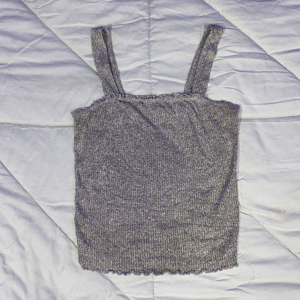 I’m selling an American Eagle crop top, I only wore this a few times.